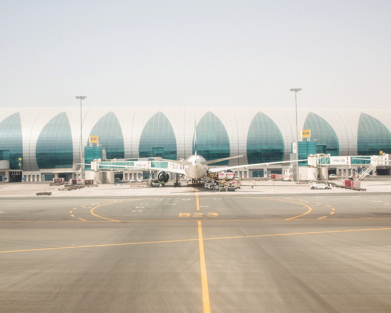 Sean-Fennessy-Dubai-International-Airport_002